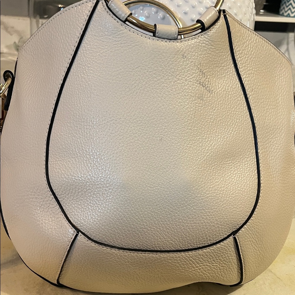 Mario Valentino Cream Shoulder Bag with Gold Details - Picture 5 of 9